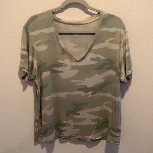 American Eagle Womens Soft&Sexy very soft feeling top. Camo Print. Oversized M. 